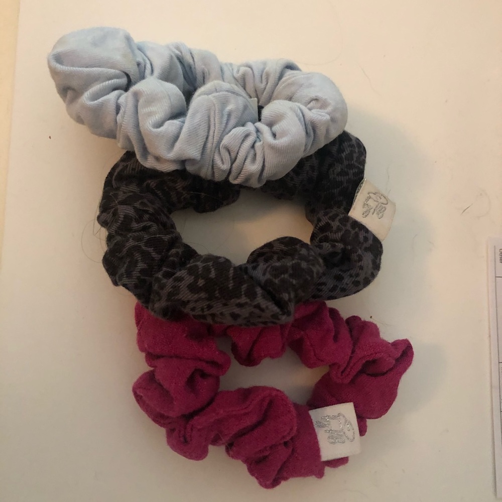 Set of 3 Dew Edit mini scrunchies